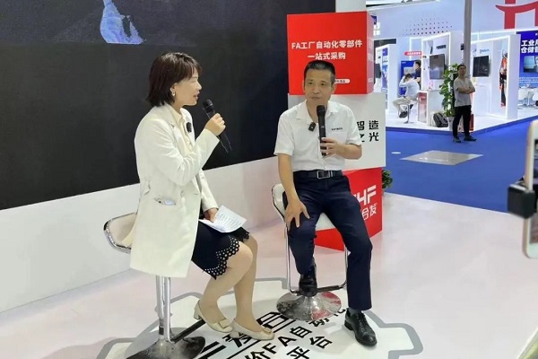 現(xiàn)場(chǎng)直播，暢談發(fā)展